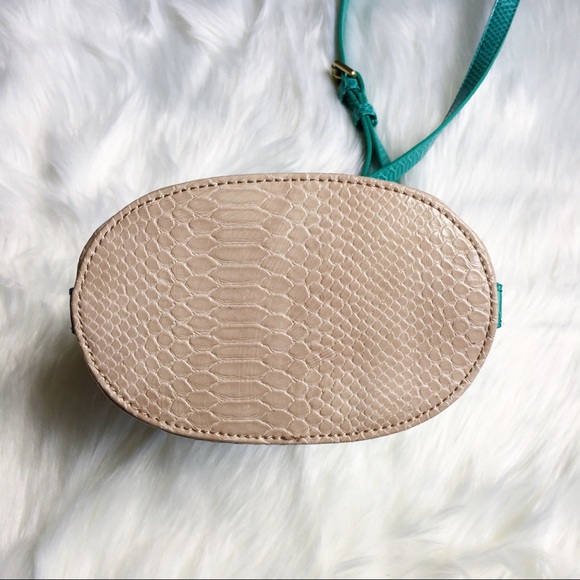 Anthropologie | Striped Bucket Bag - Picture 4 of 8